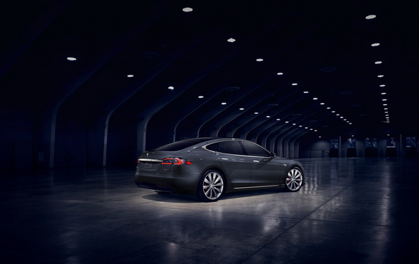 Tesla จัดให้เปิดตัวสปอร์ตไฟฟ้ารุ่นใหม่แบบ “Model S-P100D”