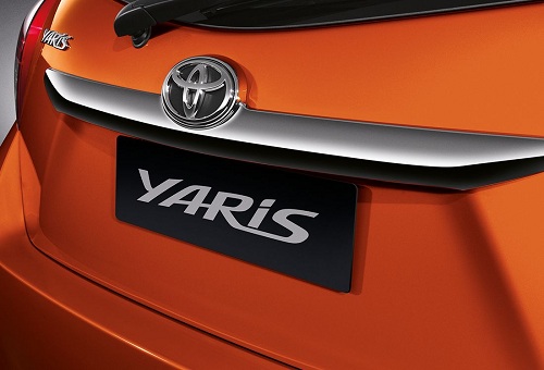 มุมมองท้ายรถ Toyota Yaris 2016