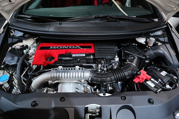 ห้องเครื่องของ Honda Civic Type R 2017 องค์ประกอบส่วนต่างๆ รวมกันได้อย่างสมบูรณ์แบบ