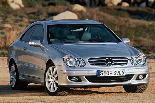 Mercedes-Benz CLK เป็นรถสปอร์ตที่ขับง่าย พื้นที่ใช้สอยในห้องโดยสารเหลือเฟือ 