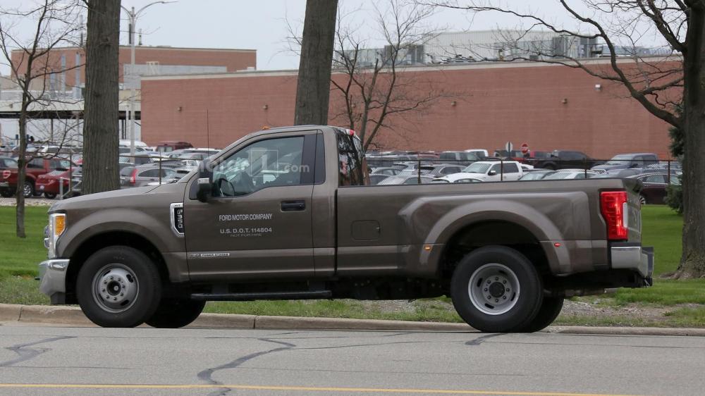 Ford F-350 XLT Single Cab Dually