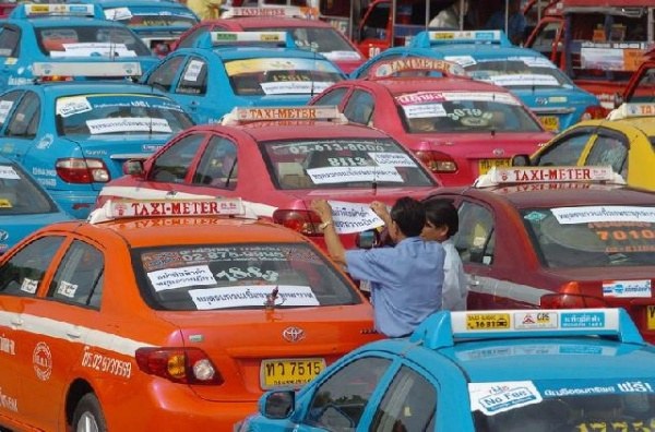 Taxi  ประกาศ หยุดให้บริการ หากไม่ปรับขึ้นค่าโดยสาร