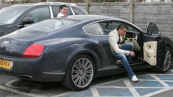 Cristiano Ronaldo ขับ Bentley Continental GT Speed