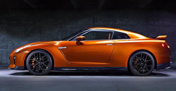 การออกแบบด้านข้างของ Nissan GT-R ใหม่ ปี 2017