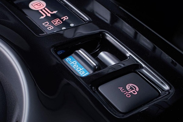 Nissan Leaf 2018 ใหม่มาพร้อมด้วยเทคโนโลยี e-Pedal