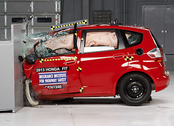 รถขนาดเล็กจะสามารถปลอดภัยชึ้นได้ เมื่อมีอุปกรณ์ความปลอดภัยเสริมอย่างม่านถุงลมนิรภัย