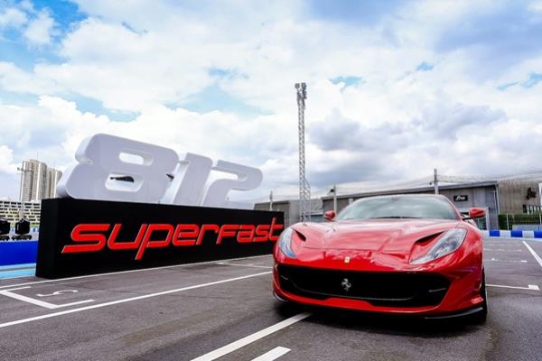 Ferrari 812 Superfast ได้เปิดตัวที่งาน Geneva Motor Show