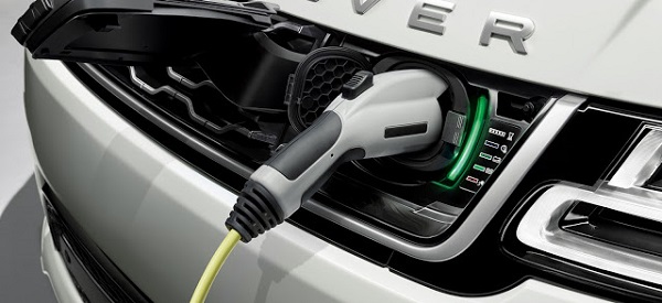 ไฮไลต์ของรถคือการแนะนำขุมพลังใหม่ Plug-In Hybrid 