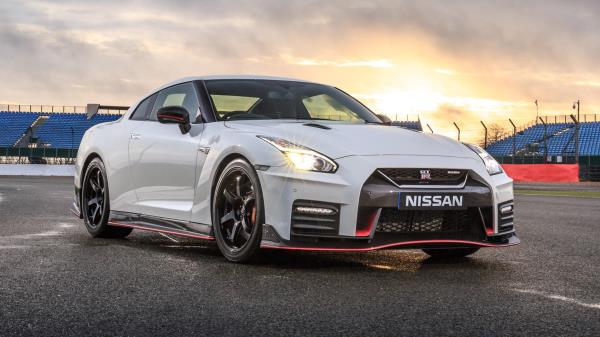 เปิดตัว Nissan GT-R NISMO รุ่นปี 2017 อสูรกายพันธุ์ดุแห่งเอเชีย Chobrod.com