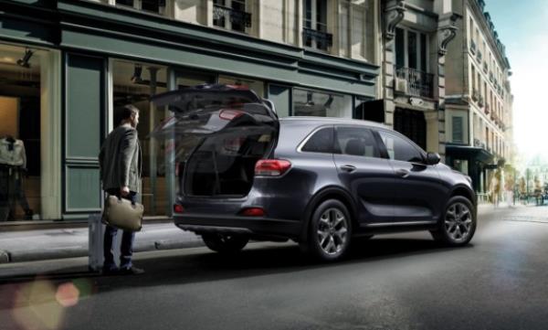 KIA Sorento SUV ด้านท้าย KIA Sorento SUV ด้านท้าย