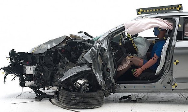 IIHS  เข้มงวดเรื่องความปลอดภัยมากขึ้น