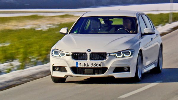 BMW 330e M Sport 2017  มาพร้อมเครื่องยนต์เบนซิน 4 สูบ