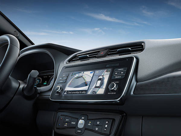 เทคโนโลยีภายในรถ Nissan Leaf 2018 