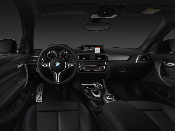 BMW M2 Coupe 2017 ตกแต่งหรูหราด้วยโทนสีดำ