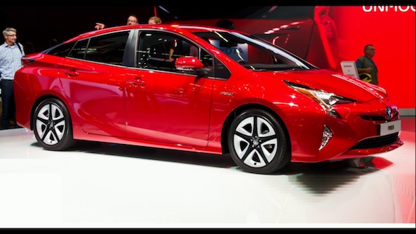 Toyota Prius รถยนต์ไฮบริดของโตโยต้า