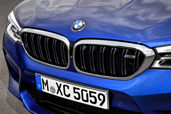 มุมมองภายนอกของ ALL NEW BMW M5