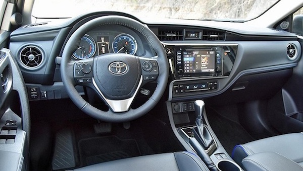 ภายในของ Toyota Auris