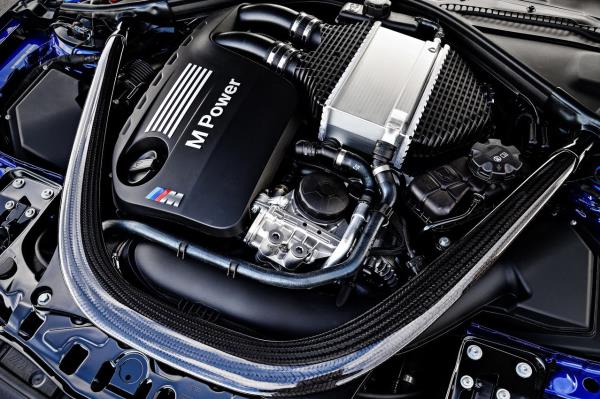 เครื่องยนต์เบนซิน 6 สูบ ความจุ 3.0 ลิตร ด้วยเทคโนโลยี BMW M TwinPower Turbo 