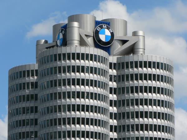 เจ้าหน้าที่กว่า 100 นาย บุกตรวจสำนักงานใหญ่ BMW เหตุสงสัยบิดเบือนค่ามลพิษ 