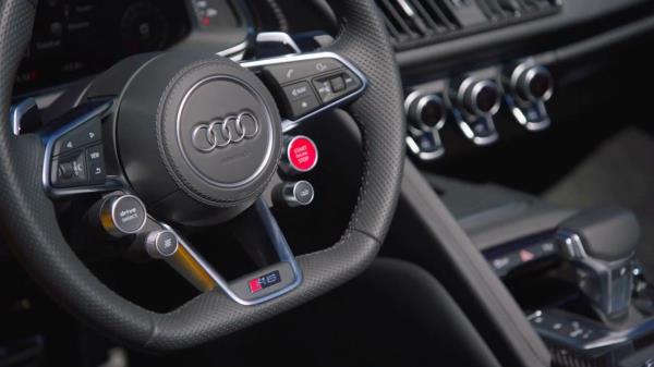 ภายในของ Audi R8 Coupe V10