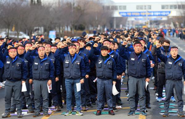 GM เกาหลีใต้มีการประท้วงไม่ให้ปิดโรงงานที่กันซานมาตั้งแต่กลางเดือนกุมภาพันธ์