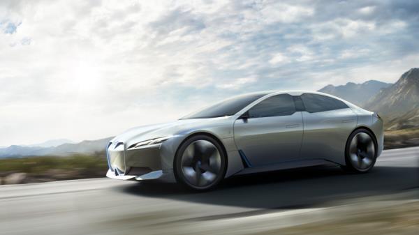 คู่แข่ง Tesla มาแล้ว BMW i4  ElectricVehicle ควบไกลถึง 700 กิโลเมตร