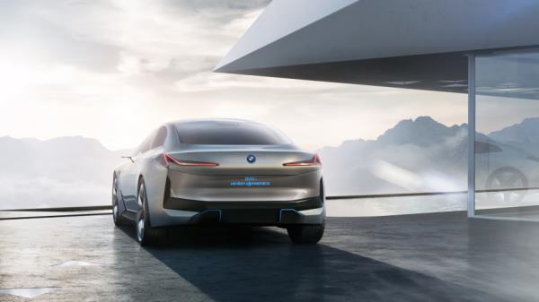 คู่แข่ง Tesla มาแล้ว BMW i4  ElectricVehicle ควบไกลถึง 700 กิโลเมตร