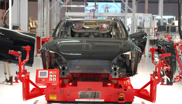 เทสลามั่นใจจะเพิ่มการผลิต Model 3 