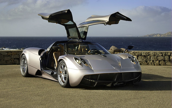 Pagani Huayra ดีไซน์โฉบเฉี่ยวสมกับเป็นรถระดับซูเปอร์คาร์