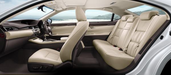 ภายใน All-new Lexus ES 300h