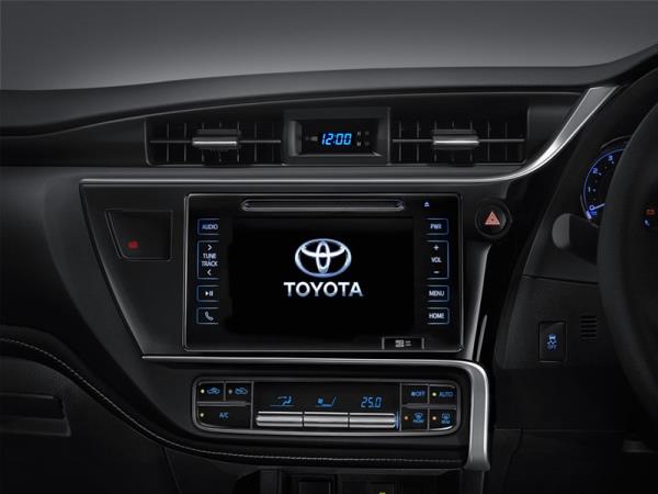  Toyota  Corolla  Altis  รุ่น 1.8V ที่มาพร้อมกับ T-Connect Telematics 