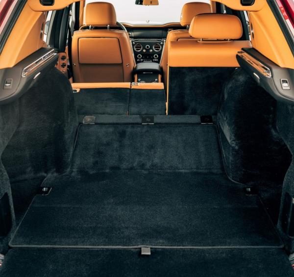 Rolls-Royce Cullinan 2018 ภายในปรับการใช้งานให้เป็นรถอเนกประสงค์ SUV