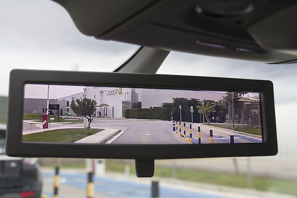 Intelligent Rearview Mirror ที่ช่วยเสริมความปลอดภัยในนิสสัน