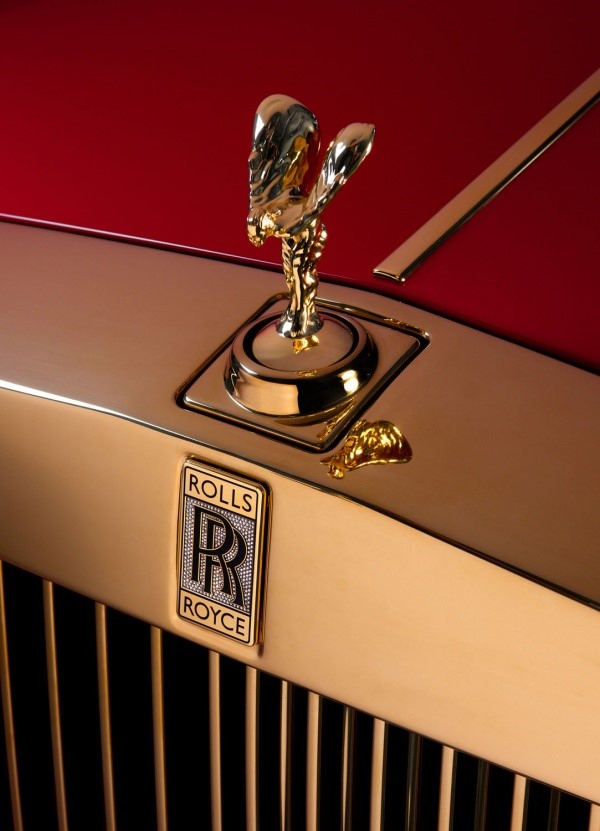 Rolls-Royce bespoke Phantom ตกแต่งพิเศษด้วยทองคำรองรับบุคคลระดับ VIP
