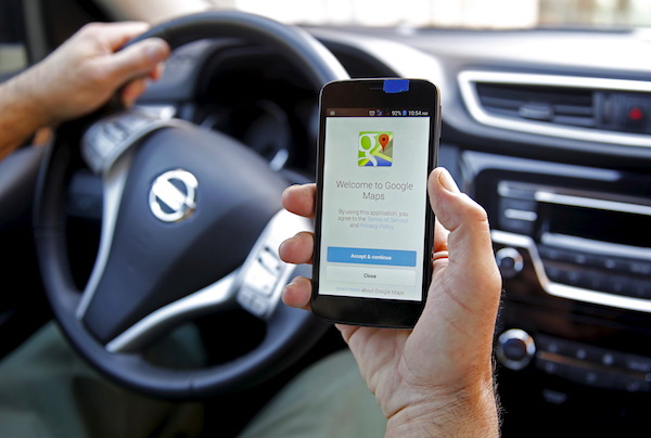 เมื่อก่อนรถที่มี Apple CarPlay แต่ถ้าอยากใช้ Google Maps ต้องหยิบมือถือขึ้นมาดูอย่างเดียว