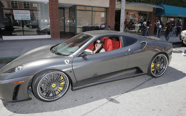 Kim Kardashian กับ Ferrari F430