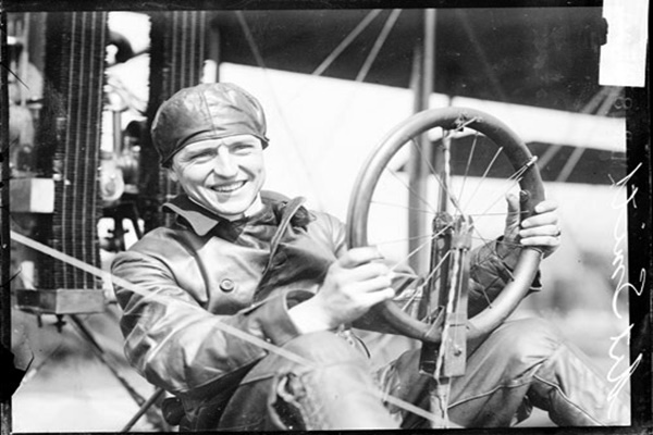 Arthur Roy Smith นักบินชาวอเมริกัน