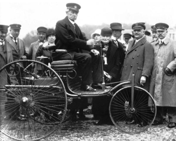 คาร์ล ฟรีดริช เบนซ์ ผู้ประดิษฐ์รถยนต์คันแรกของโลก
