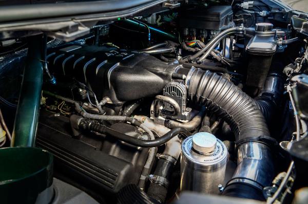 เครื่องเบนซิน V8 ความจุ 4.7 ลิตร ที่ได้รับการติดตั้งใหม่ เพิ่มพลังเร็วแรงให้กับ Aston Martin Cygnet V8   