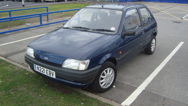 รถ Ford Fiesta 1995 เริ่มดูดีขึ้นเรื่อยๆ