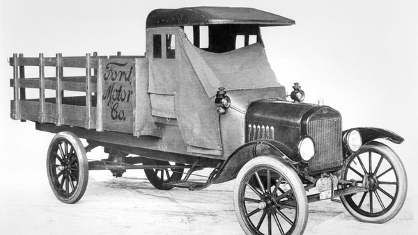 Ford Model TT ปี 1917 ที่มีความสามารถในการลากจูงถึง 1 ตัน