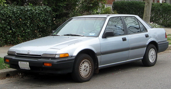Honda Accord รุ่นที่ 3 ปี 1986 ที่ปรับปรุงระบบกันสะเทือนด้านหน้ามาเป็นระบบ Double Wishbone