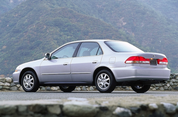 Honda Accord รุ่นที่ 6 ปี 1998 เน้นตอบโจทย์ผู้ขับขี่ในเรื่องของการขับขี่ที่แรง และเร้าใจ