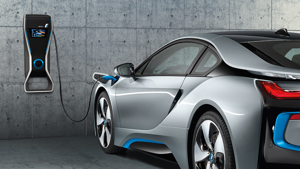 รถที่มีระบบไฟฟ้าฟ้าเข้ามาช่วยในการขับเคลื่อนของ BMW ชาร์จเร็วขึ้นได้ด้วย i Wallbox