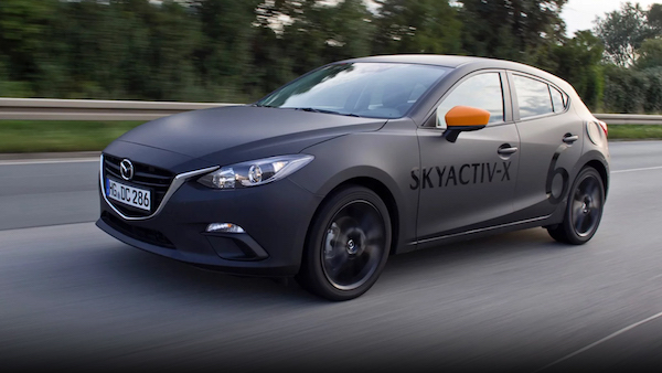 เครื่องยนต์ SKYACTIV-X ใหม่ซึ่งจะเปิดตัวใน Mazda3 เป็นเจเนอเรชั่นแรกยังได้รับการยืนยันว่าจะใช้กับ CX-3