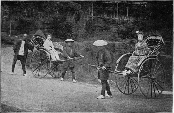 ญี่ปุ่นเริ่มต้นด้วยรถลากแบบใช้คนนำหน้าก่อนจะวิวัฒนาการมาเป็นสามล้อเครื่องในปัจจุบัน