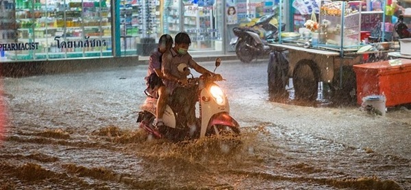 ถ้าไม่มีรถยนต์อาจทำให้เปียกและเสี่ยงอันตราย