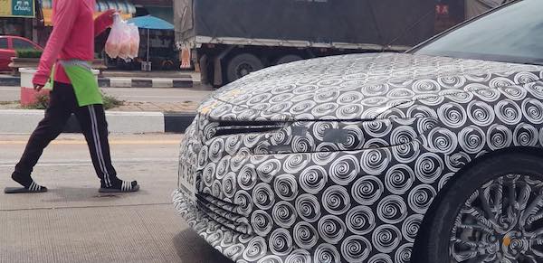ภาพ All-New Toyota Camry 2018 ขณะวิ่งทดสอบจริงในไทย