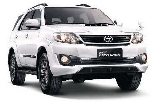 Toyota Fortuner ปี 2013 อีกหนึ่งรุ่นยอดนิยม ด้วยดีไซน์ใหม่ และช่วงล่างที่พัฒนาขึ้นอย่างเต็มเปี่ยม