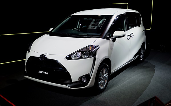 Toyota Sienta ราคา 750,000 – 825,000 บาท